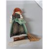 Image 3 : Hummel Figurine Little Sweeper Girl Cat A
