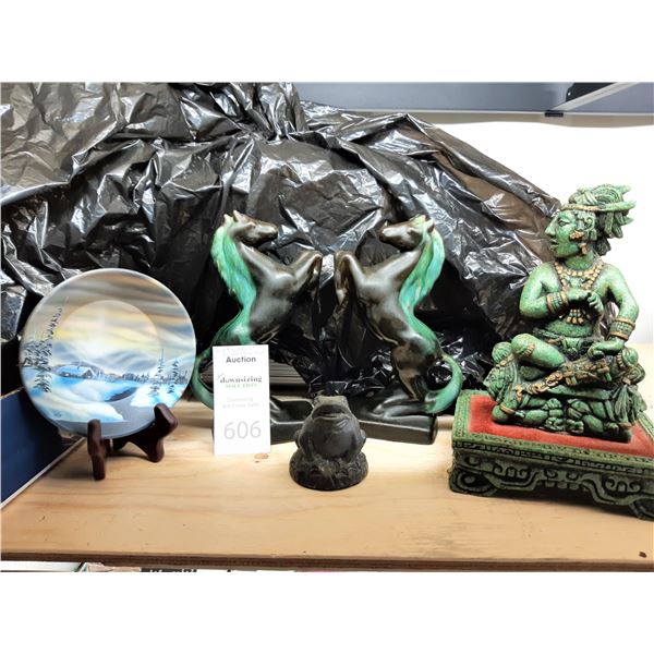 Blue Mountain Pottery Horses & Décor Cat A