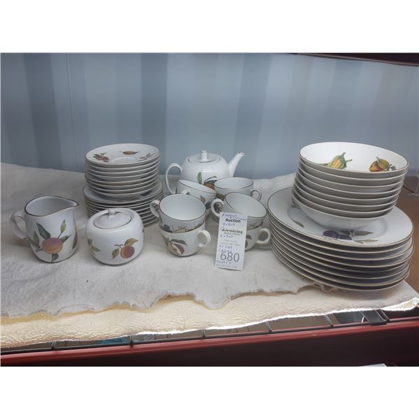 Royal Worcester Evesham Cat B