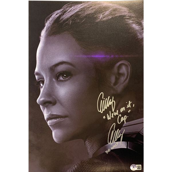 Autographed Evangeline Lilly Photo JSA
