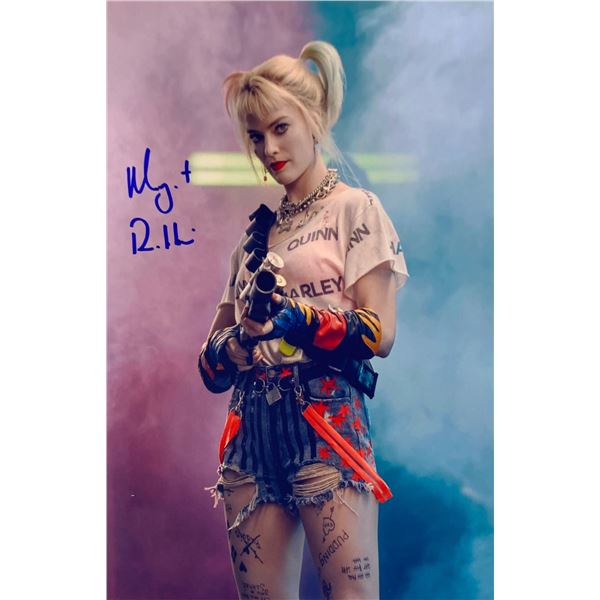 Autograph Signed Margot Robbie Photo