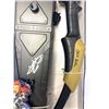 Image 4 : Autographed Avenger Hawkeye Beckett Toy Quiver Bow Arrow Set