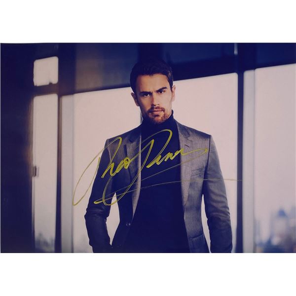 Autograph Signed Theo James Photo