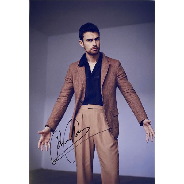 Autograph Signed Theo James Photo