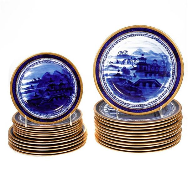 Set of 25 Copeland Gilt-rimmed Plates.