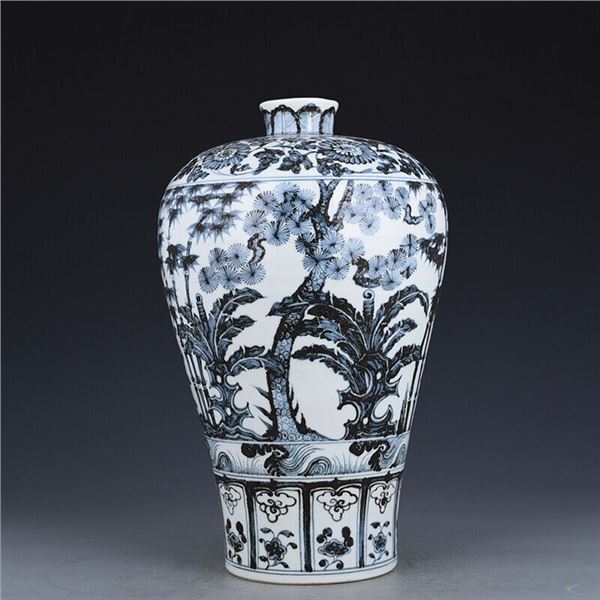 Chinese blue and white porcelain vase