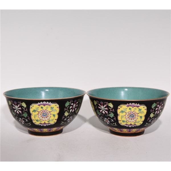 Chinese famille rose porcelain bowl pair