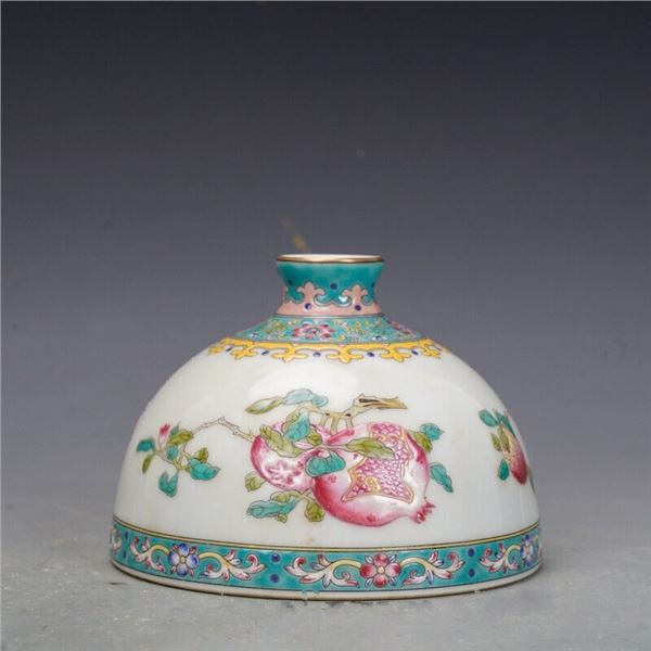 Chinese famille rose porcelain pot