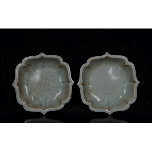 Chinese ru kiln porcelain plate pair