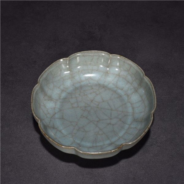 Chinese guan kiln porcelain plate