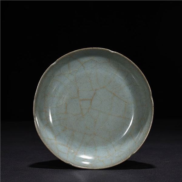 Chinese guan kiln porcelain plate