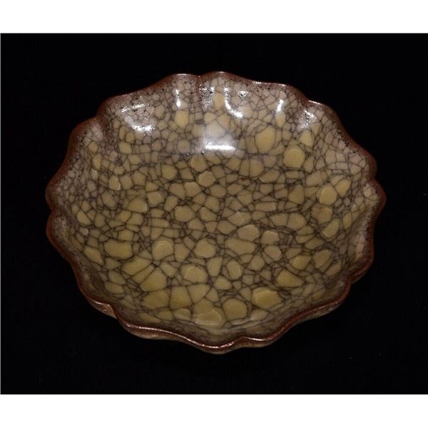 Chinese guan kiln porcelain plate