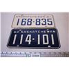 Image 1 : (2) 1961 + 1962 Saskatchewan License Plates