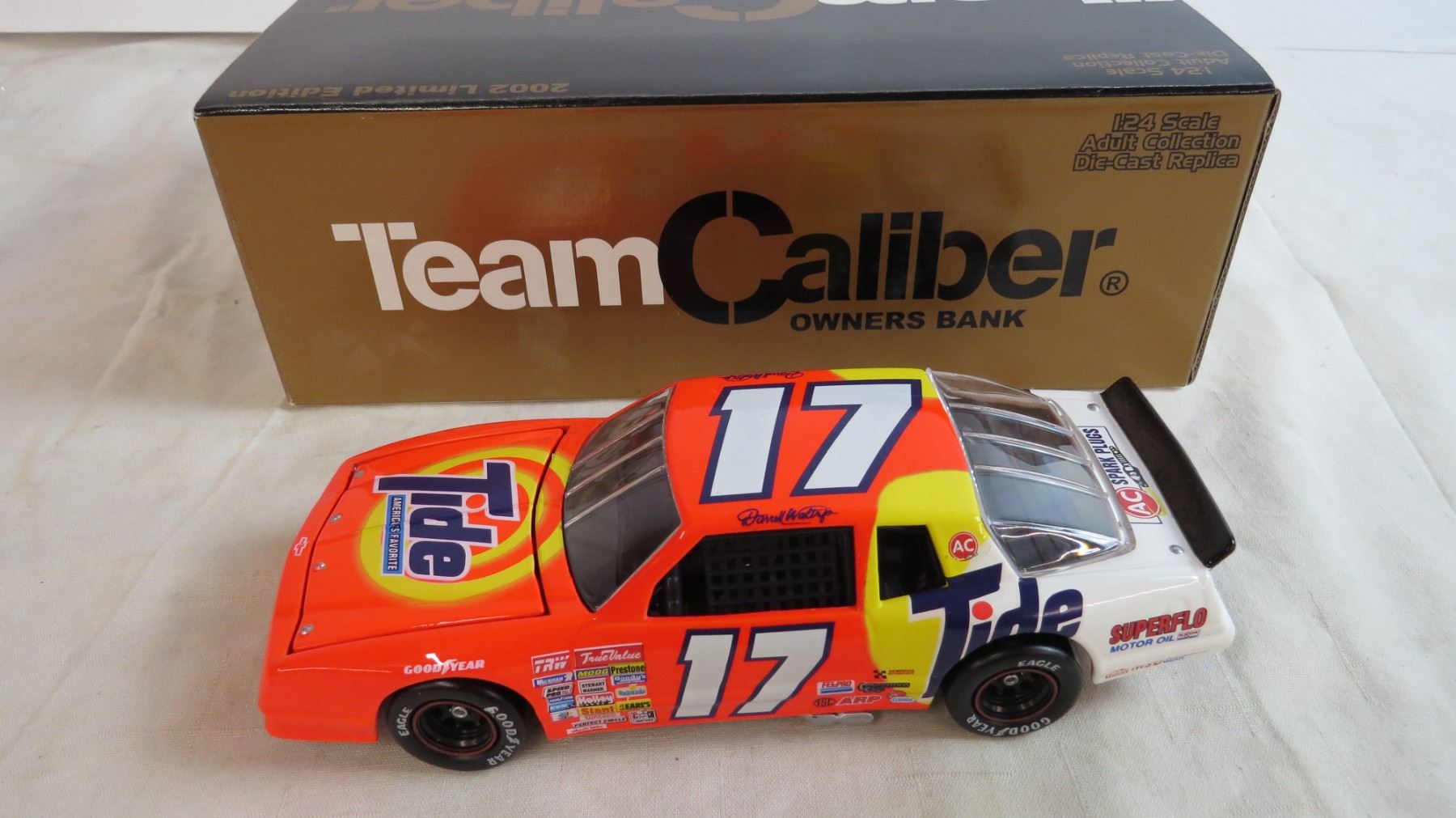 Team Caliber Nascar - Tide - Owners Bank - (1:24) Diecast