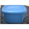 Image 2 : (2) Blue plastic tubs + lids