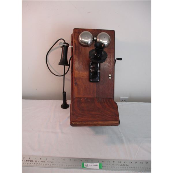 Vintage wall hanging hand crank telephone (Northern Electric Co)