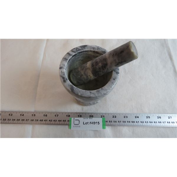 Mortar & Pestle (marble) pestle cracked