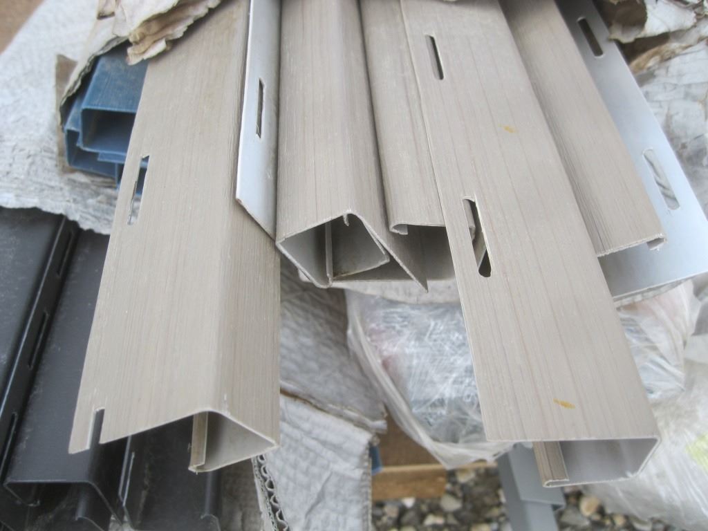 Misc Vinyle Siding Corner caps