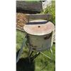 Image 1 : Wash tub on stand