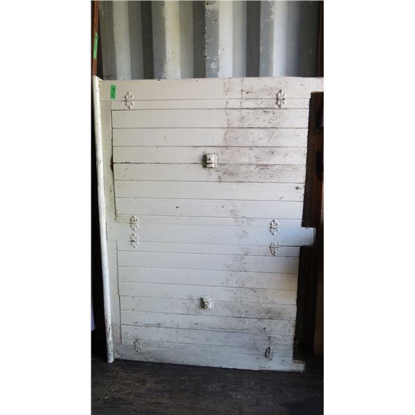 Storage cabinet - working latches - 57x11x40.5