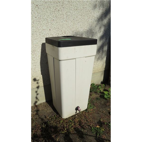 Water barrel with faucet - 17x14.5x36