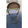 Image 3 : Folding chair, peeling vinyl