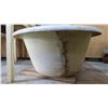 Image 6 : Cast Iron Clawfoot Tub - 66.5x30x23 (feet+drain pipe included but not attached)