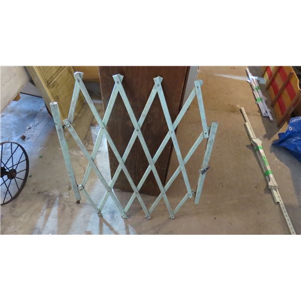 Painted wood gate - fully extended to 41"
