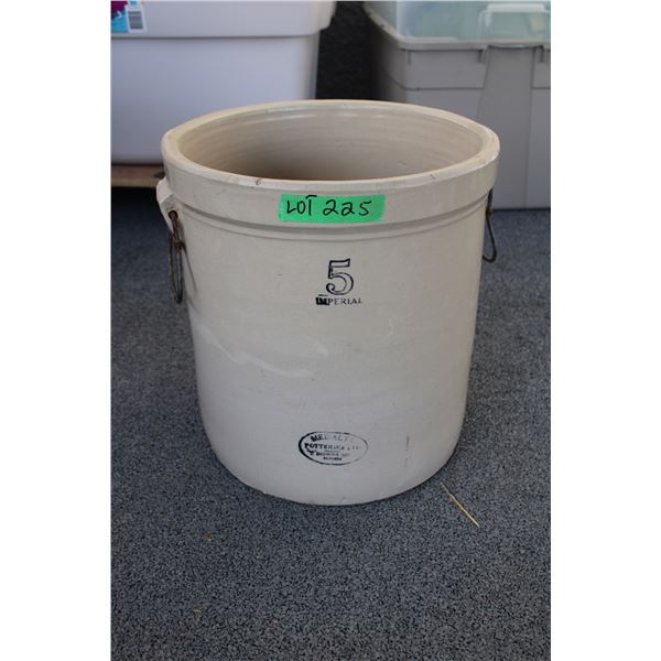 Medalta 5 imp crock - good condition - no cracks - 14T 13  diameter