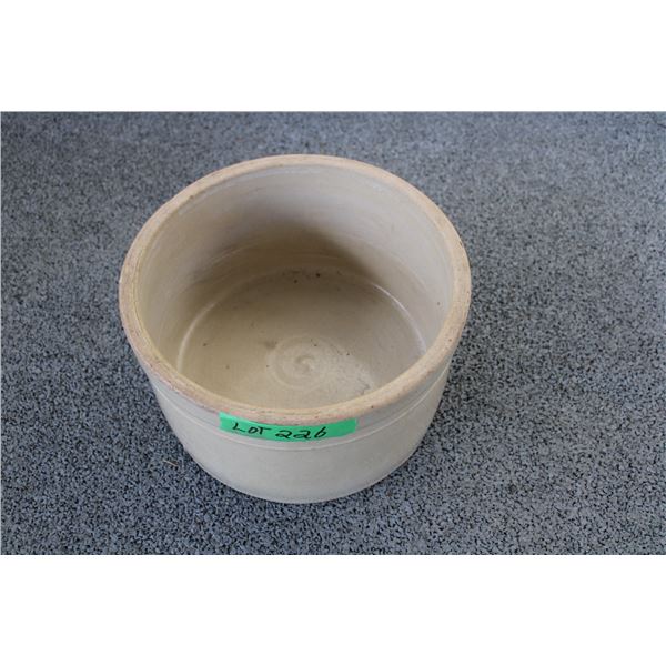 Small crock - 6T 9.5  diameter