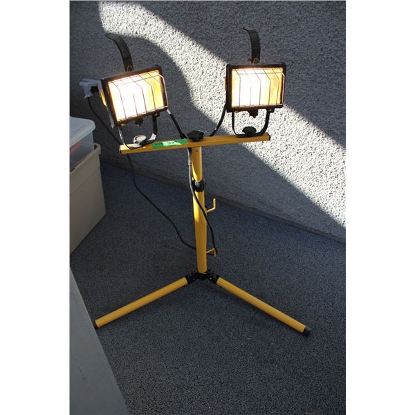 Shop lights - Halogen, on tripod, adjustable height, working