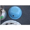 Image 4 : Enamel bowl (11" dia), wash tub (18x14) + aluminum kettle