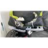 Image 2 : HOCKEY BAG WITH GRAFF SIZE 9 1/2 G735 PREMIER SKATES AND PADS