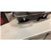 Image 4 : YANES PROPANE STOVE AND PROPANE GRILL WITH 2 DRINK THERMOSES