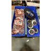 Image 2 : 2 110V SUMP PUMPS, TRAY OF COPPER PIPE STRAPS AND TRAY OF GRINDING DISCS