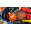 Image 2 : TOTE OF SPORTING GOODS AND LIFE JACKET