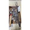 Image 3 : 2 TRAYS OF NEW GREASE NIPPLES, PEGBOARD HOOKS,SHEARS AND MORE