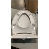 Image 3 : 2 BRONDELL NON ELECTRIC BIDET SEATS NO ACCESSORIES