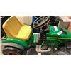 Image 3 : KIDS JOHN DEERE RIDE ON TRACTOR - NEEDS NEW BATTERY