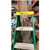 Image 3 : DAVIDSON 6FT A FRAME FIBERGLASS LADDER