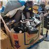 Image 1 : PALLET OF DEFECTIVE STORE RETURN MERCHANDISE