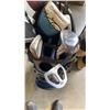 Image 2 : GOLF BAG WITH CLUBS INCLUDING TAYLOR MADE, CALLAWAY AND OTHERS