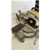 Image 2 : DEWALT COMPOUND MITER SAW