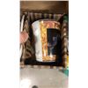 Image 8 : 17 NEW PORCELAIN ZODIAC MUGS AND 12 NEW BELTS