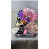Image 1 : TRAY OF NEW HAIR ACCESSORIES AND MORE