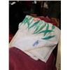 Image 2 : BOX OF TOWELS