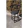 Image 2 : 3 SWIVEL BAR STOOLS