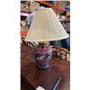 Image 1 : VINTAGE ORIENTAL PORCELAIN TABLE LAMP - TESTED AND WORKING