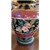 Image 2 : VINTAGE ORIENTAL PORCELAIN TABLE LAMP - TESTED AND WORKING
