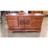 Image 1 : 7 DRAWER CARVED DRESSER